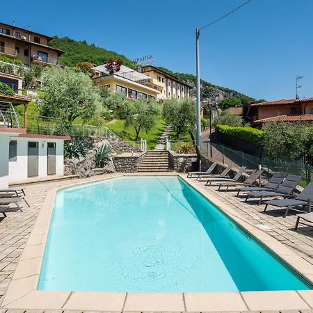Hotel Miranda Riva di Solto Exterior photo