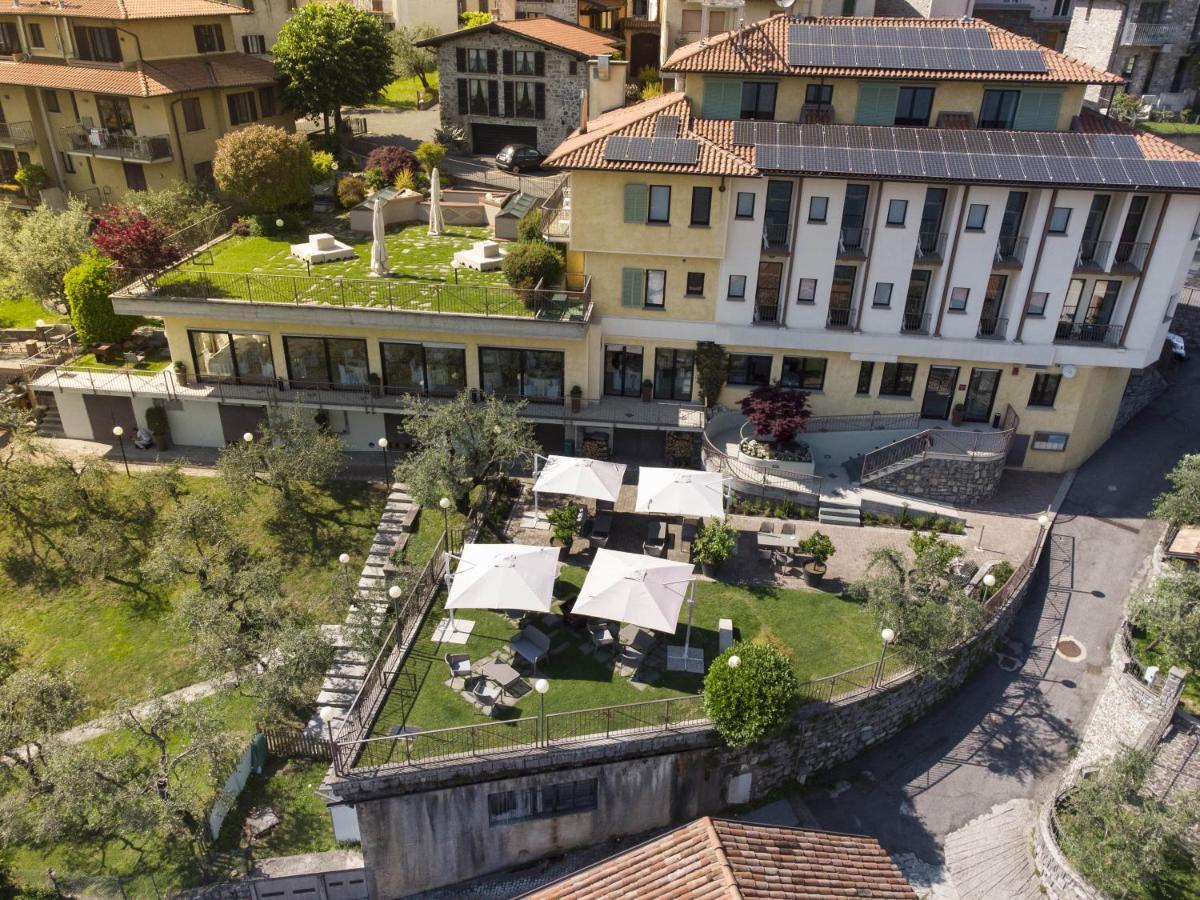 Hotel Miranda Riva di Solto Exterior photo