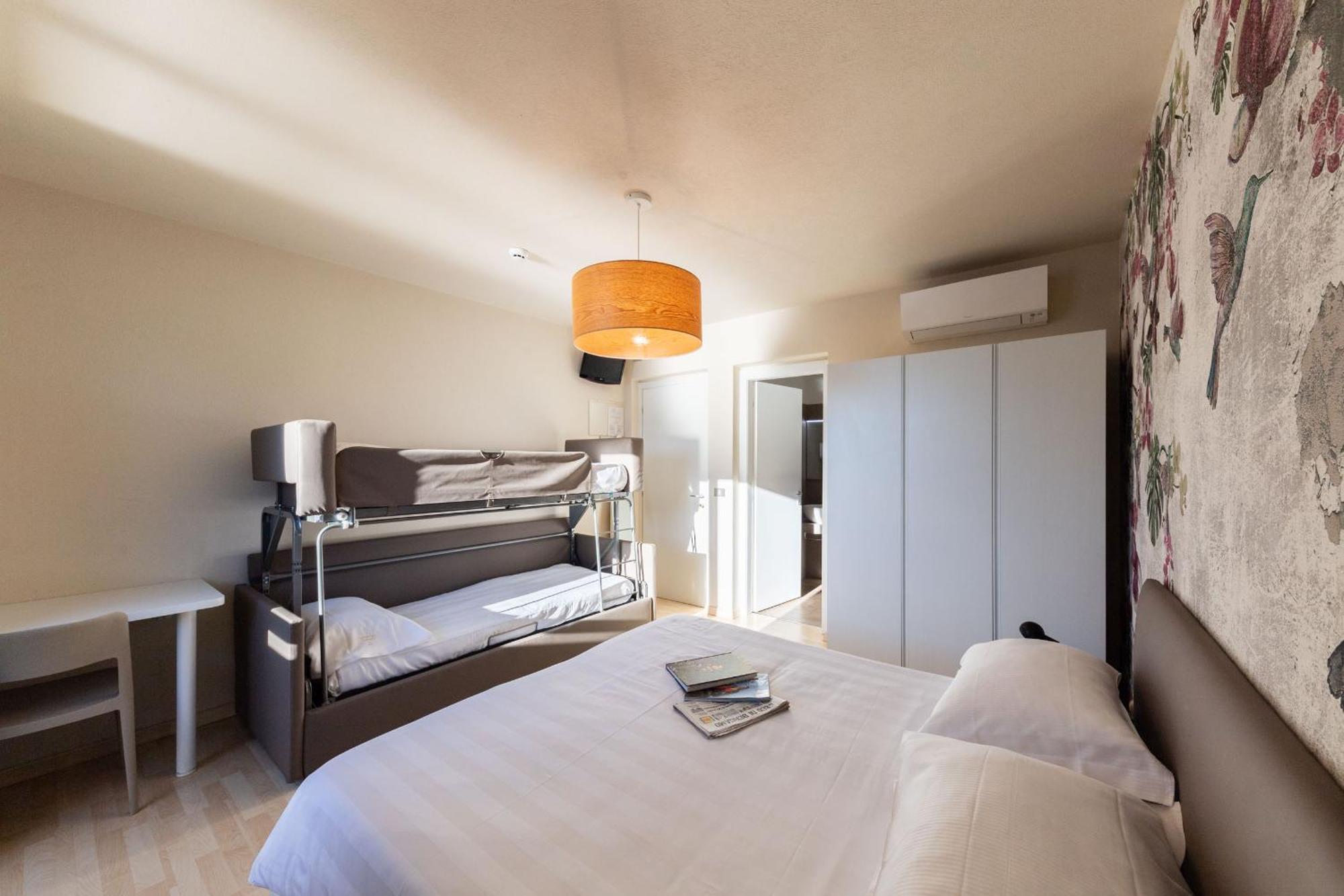 Hotel Miranda Riva di Solto Room photo