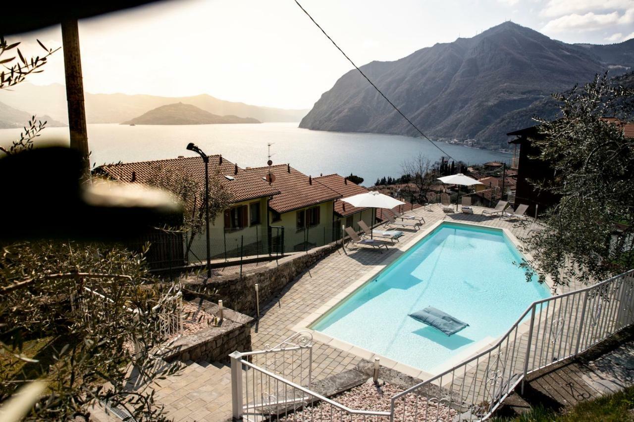 Hotel Miranda Riva di Solto Exterior photo