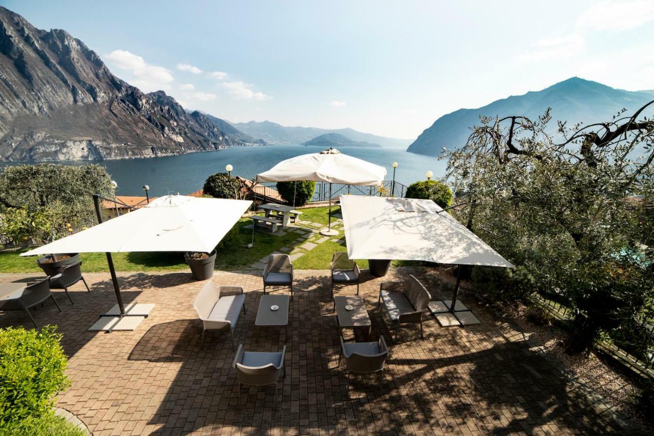 Hotel Miranda Riva di Solto Exterior photo