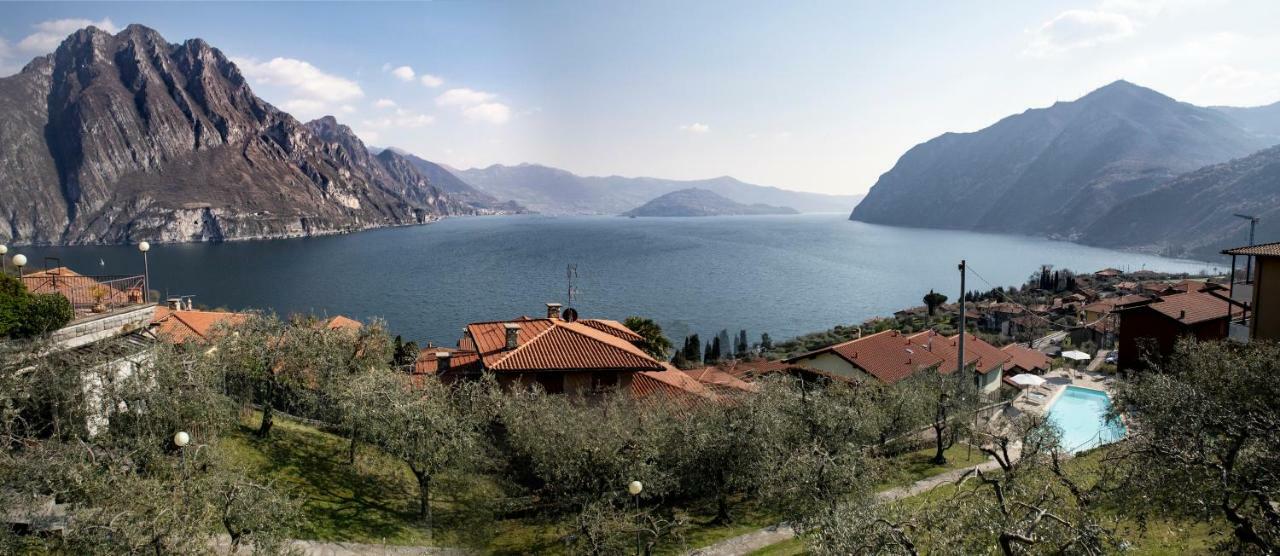 Hotel Miranda Riva di Solto Exterior photo