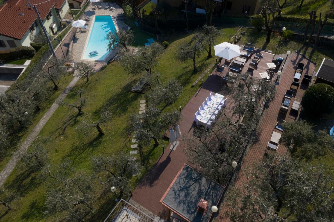 Hotel Miranda Riva di Solto Exterior photo